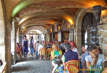 Cafes in the Place des Vosges pavillions